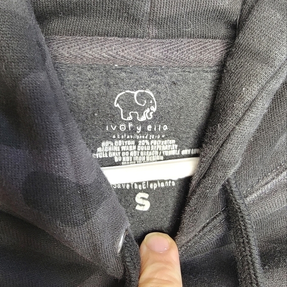 Ivory Ella pullover black camo hoodie, size Small S - Picture 3 of 3